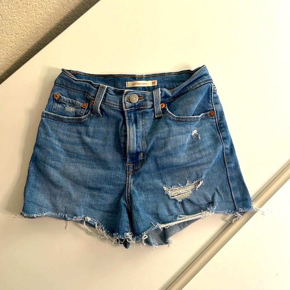 Levi high rise jeans shorts size 25